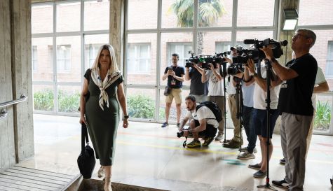 La consellera de Educación, Carmen Ortí, a su llegada a una de las reuniones de la mesa negociadora entre la Conselleria de Educación y los cinco sindicatos de docentes. / EFE-Manuel Bruque