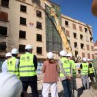 Comienza el derribo del ‘Chernóbil’ de Campanar, el edificio abandonado que marcó durante décadas la entrada a Valencia. Comienza el derribo del ‘Chernóbil’ de Campanar, el edificio abandonado que marcó durante décadas la entrada a Valencia.
