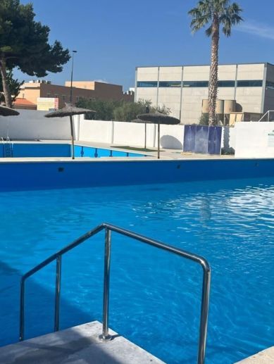 Piscina municipal de Villar del Arzobispo.