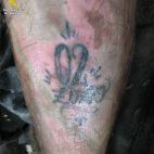 Tatuaje con la inscripción "02 ZUZO" hallado en la pierna izquierda del hombre encontrado sin identificar en Albalat de la Ribera. Tatuaje con la inscripción "02 ZUZO" hallado en la pierna izquierda del hombre encontrado sin identificar en Albalat de la Ribera.
