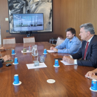 Reunión entre representantes de la Generalitat y Aeronáutica Gestión para presentar el proyecto del nuevo hangar en el aeropuerto de Castellón. Reunión entre representantes de la Generalitat y Aeronáutica Gestión para presentar el proyecto del nuevo hangar en el aeropuerto de Castellón.