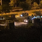 Un instante del robo de material de construcción en una parcela del barrio de Fusión, entre Sagunt y el Port de Sagunt, el pasado 11 de junio. Imagen facilitada por un vecino. Un instante del robo de material de construcción en una parcela del barrio de Fusión, entre Sagunt y el Port de Sagunt, el pasado 11 de junio. Imagen facilitada por un vecino.