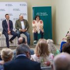 Imagen de la presentación de 'Referentes deportistas valencianas' en la que han participado el presidente de la Diputació de València, Vicent Mompó, y el autor, Raúl Cosín. / Diputació de València Imagen de la presentación de 'Referentes deportistas valencianas' en la que han participado el presidente de la Diputació de València, Vicent Mompó, y el autor, Raúl Cosín. / Diputació de València