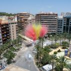 Vista general de una mascletà en la plaza de los Luceros de Alicante, uno de los actos más esperados de las Hogueras de San Juan. Vista general de una mascletà en la plaza de los Luceros de Alicante, uno de los actos más esperados de las Hogueras de San Juan.
