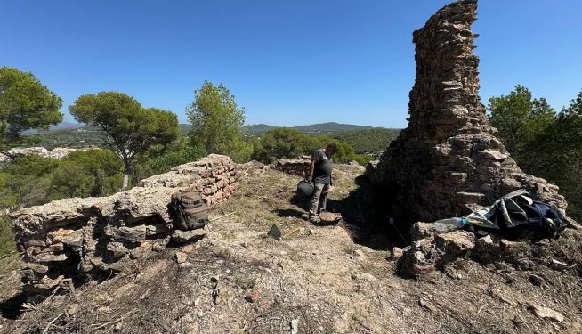 Treballs recents de neteja i recuperació en el Castell del Piló d’Albalat dels Tarongers. Treballs recents de neteja i recuperació en el Castell del Piló d’Albalat dels Tarongers.