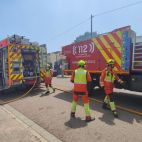 Máxima alerta en Estivella por un incendio en el cauce del río Palancia.