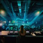 El TUMU Festival reunió a centenares de aficionados a la música electrónica en la sala Auditorio del Roig Arena durante una jornada dedicada al techno y al hard techno internacional.