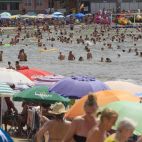 Imagen de archivo de la playa de El Cura de Torrevieja. / EFE-Morell