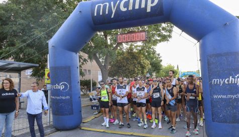 Momento de la salida de la 10K Godella-Nicoboco, en la Urbanización Campolivar, con cerca de 580 corredores en categoría adulta tomando parte en la prueba.