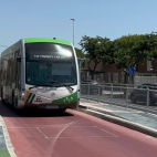 Uno de los nuevos vehículos eléctricos del TRAM, en servicio directo entre Castellón y las playas de Benicàssim.
