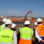 Autoridades municipales y autonómicas visitan las obras de la futura depuradora de Sagunt.