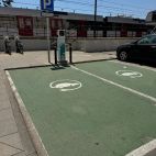 Plazas de carga de vehículos enchufables en l'Horta Nord, concretamente junto a la estación de metro de Foios.