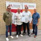 El president de la Mancomunitat de l'Horta Sud, José F. Cabanes; el president de la Federació Comarcal de Societats Musicals, Ángel Lorente; i els compositors del pasdoble.