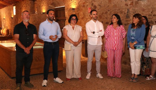 De izquierda a derecha, el exalcalde Quico Fernández; el alcalde de Sagunt, Darío Moreno; la concejala de Patrimonio y Turismo, Natalia Antonino; y los ediles Javier Raro, Ana María Quesada y Maria Josep Picó.