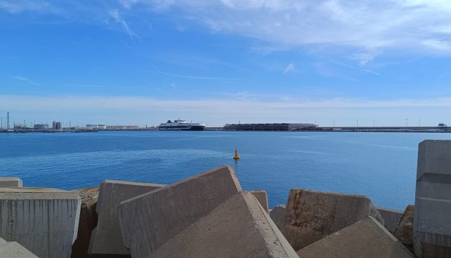 Panorámica del puerto de Valencia.
