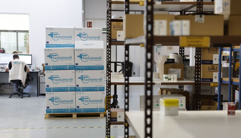 Almacén de la ONG española Farmamundi, especializada en ayuda humanitaria y cooperación al desarrollo en Paterna. EFE-Ana Escobar