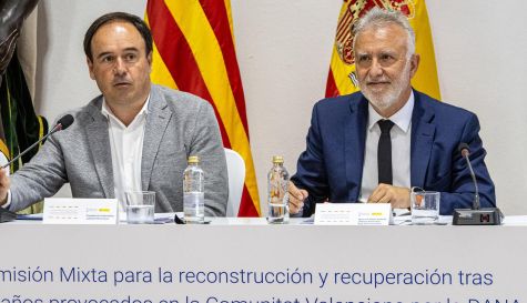 El president de la Generalitat, Juanfran Pérez Llorca, y el ministro de Política Territorial, Ángel Víctor Torres, durante su intervención en la Comisión Mixta celebrada en Algemesí. / Delegación del Gobierno en la Comunitat Valenciana
