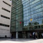 La Audiencia de Valencia juzga a tres hombres y una mujer acusados de idear y ejecutar un plan para asesinar a un vecino de Puçol.