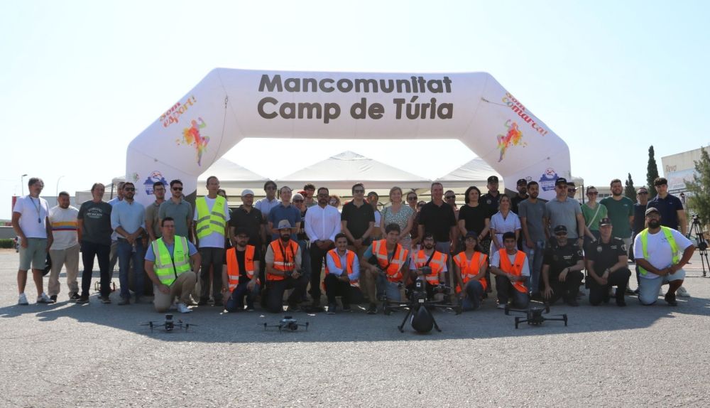 El polígono La Reva de Riba-roja ha acogido este miércoles una jornada de demostración con drones en áreas industriales.