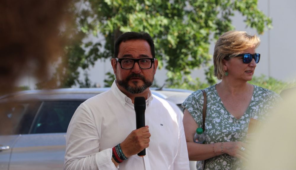 Israel Quintanilla, coordinador del proyecto ALAIRE, y la presidenta de la Mancomunitat Camp de Túria, Amparo Navarro.