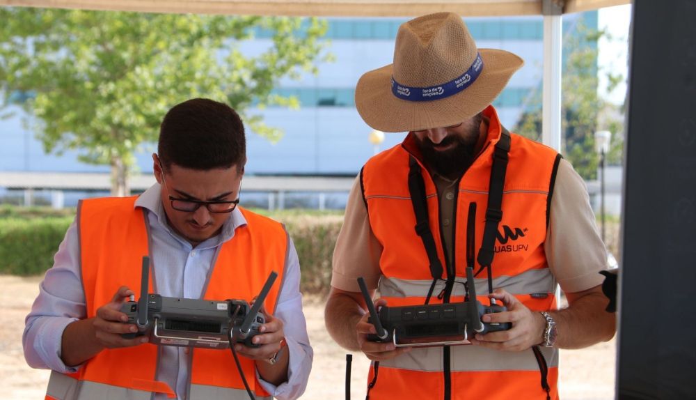 Pilotos de drones del proyecto ALAIRE de la UPV.