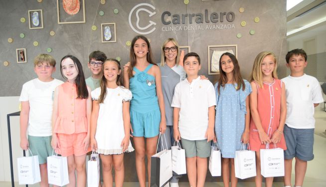 Las Falleras Mayores Infantiles de Xàtiva, junto a sus Cortes de Honor y María Iborra, durante la visita a Clínica Carralero. Las Falleras Mayores Infantiles de Xàtiva, junto a sus Cortes de Honor y María Iborra, durante la visita a Clínica Carralero.
