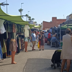 Puestos del mercado ambulante de la Playa de Nules.  EPDA