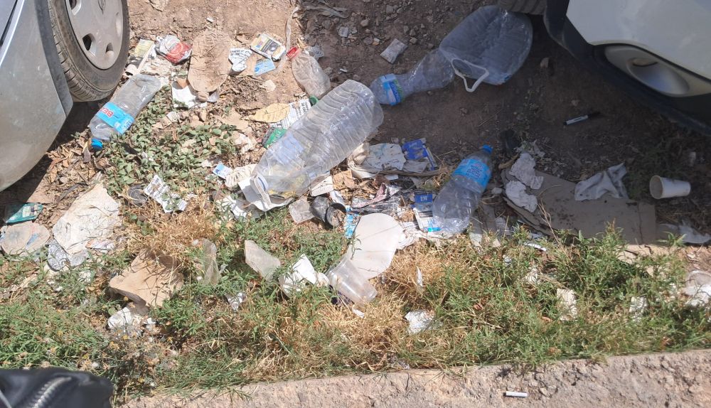 Acumulación de basura y escombros en el descampado de la calle Alcàsser. / Mislata Decidix Acumulación de basura y escombros en el descampado de la calle Alcàsser. / Mislata Decidix
