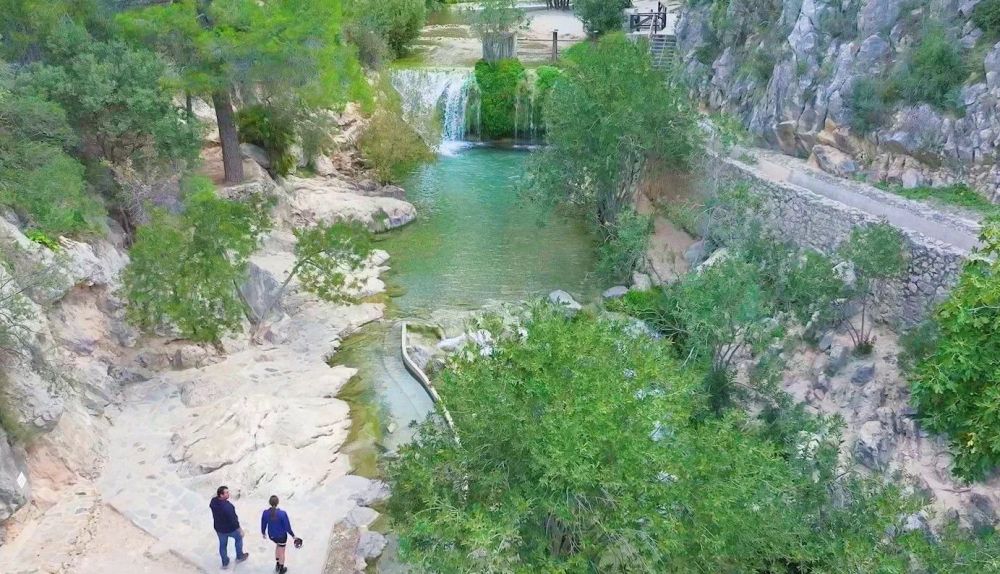 Les Fonts de l'Algar, un dels punts destacats de la ruta cicloturista per Callosa d'en Sarrià. / À Punt Les Fonts de l'Algar, un dels punts destacats de la ruta cicloturista per Callosa d'en Sarrià. / À Punt