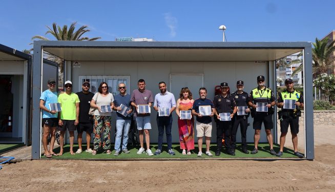 Presentación del dispositivo especial antipérdida para menores y mayores en las playas de Sagunt.