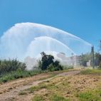 Riba-roja activa una barrera de 20 cañones de agua frente al riesgo de incendios.