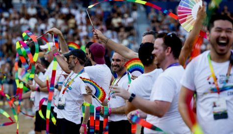 Asistentes a la ceremonia de inauguración de los Gay Games XII en Valencia. / EFE-Ana Escobar-Archivo
