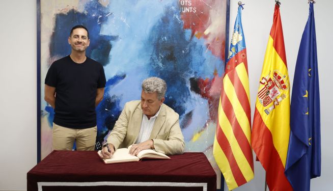 El alcalde de Mislata, Carlos F. Bielsa, y el vicepresidente tercero de la Generalitat, Vicente Martínez Mus. El alcalde de Mislata, Carlos F. Bielsa, y el vicepresidente tercero de la Generalitat, Vicente Martínez Mus.
