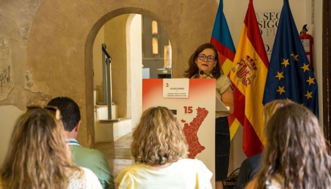 La regidora de Turisme i Patrimoni de Riba-roja de Túria, Esther Gómez, ha sigut l’encarregada de donar la benvinguda. La regidora de Turisme i Patrimoni de Riba-roja de Túria, Esther Gómez, ha sigut l’encarregada de donar la benvinguda.