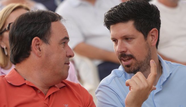 El president, Juanfran Pérez Llorca, y el candidato a la alcaldía de la Pobla de Vallbona, Abel Martí. El president, Juanfran Pérez Llorca, y el candidato a la alcaldía de la Pobla de Vallbona, Abel Martí.