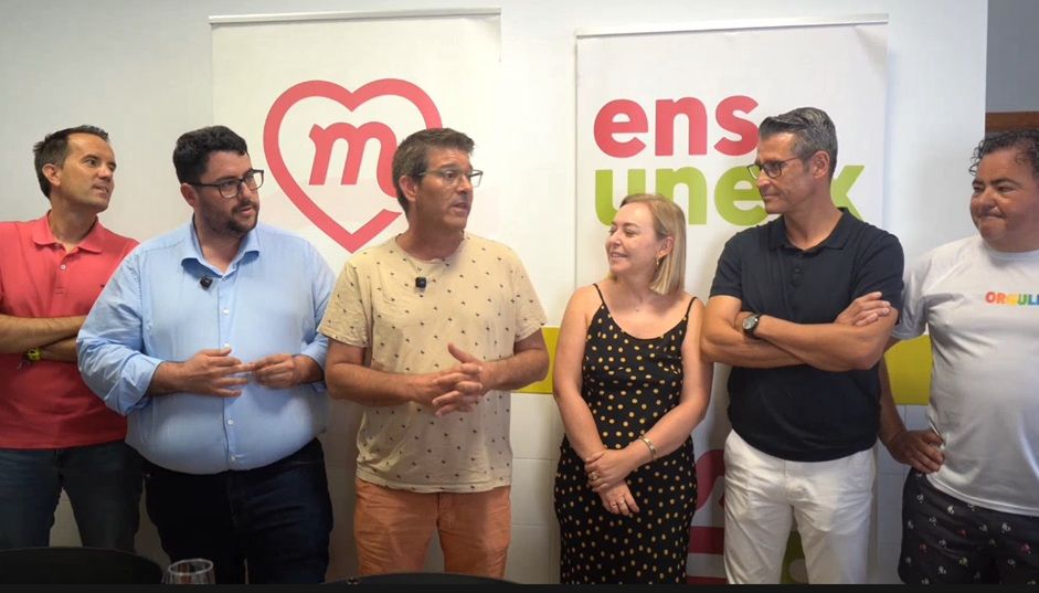 Jorge Rodríguez y David García intervienen durante la comida de verano de Ens Uneix y Unión Municipalista celebrada en El Palomar, en la que participaron cerca de un centenar de cargos y simpatizantes. Jorge Rodríguez y David García intervienen durante la comida de verano de Ens Uneix y Unión Municipalista celebrada en El Palomar, en la que participaron cerca de un centenar de cargos y simpatizantes.