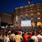 Varios municipios de Castellón han instalado pantallas gigantes en espacios públicos para seguir la semifinal del Mundial entre España y Francia. Varios municipios de Castellón han instalado pantallas gigantes en espacios públicos para seguir la semifinal del Mundial entre España y Francia.
