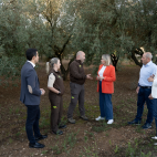 Marta Barrachina, junto a representantes municipales y guardas rurales. Marta Barrachina, junto a representantes municipales y guardas rurales.