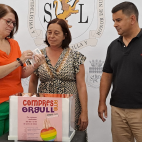 Un momento del sorteo de los premios de la campaña #Compresamborgull, celebrado en el Ayuntamiento de Nules. Un momento del sorteo de los premios de la campaña #Compresamborgull, celebrado en el Ayuntamiento de Nules.