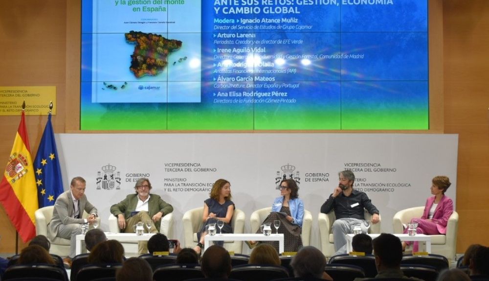 Los participantes en la mesa redonda 'El monte español ante sus retos: gestión, economía y cambio global', durante la presentación de la monografía de Cajamar. / Grupo Cooperativo Cajamar Los participantes en la mesa redonda 'El monte español ante sus retos: gestión, economía y cambio global', durante la presentación de la monografía de Cajamar. / Grupo Cooperativo Cajamar