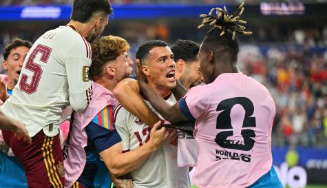 Los jugadores de la selección española celebran sobre el césped el pase a la final del Mundial 2026 tras derrotar a Francia por 0-2. Los jugadores de la selección española celebran sobre el césped el pase a la final del Mundial 2026 tras derrotar a Francia por 0-2.