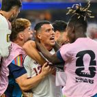 Los jugadores de la selección española celebran sobre el césped el pase a la final del Mundial 2026 tras derrotar a Francia por 0-2. Los jugadores de la selección española celebran sobre el césped el pase a la final del Mundial 2026 tras derrotar a Francia por 0-2.
