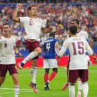 Mikel Oyarzabal celebra el gol de penalti anotado ante Francia en la semifinal del Mundial 2026.