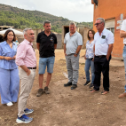 El conseller de Agricultura, Miguel Barrachina, durante su visita a la explotación Ponce Meliá en Azuébar.