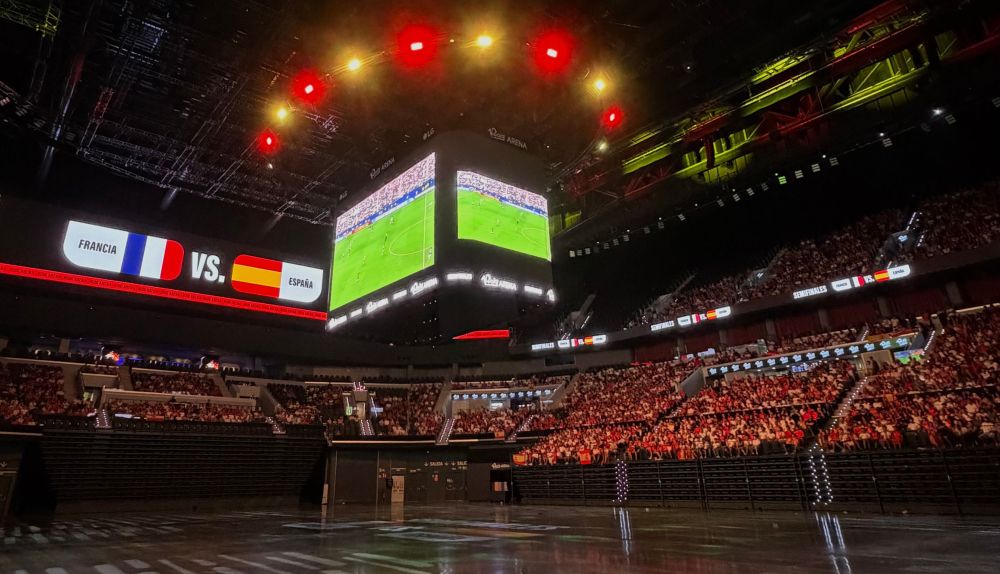 El videomarcador del Roig Arena retransmite la semifinal entre Francia y España. / Roig Arena El videomarcador del Roig Arena retransmite la semifinal entre Francia y España. / Roig Arena