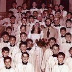 La Escolanía de la Virgen de los Desamparados ofreció un multitudinario concierto en la iglesia parroquial de Santa Bárbara de Casinos en julio de 1976.