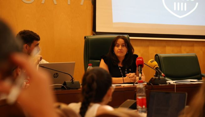 La alcaldesa de Catarroja, Lorena Silvent, durante su intervención. La alcaldesa de Catarroja, Lorena Silvent, durante su intervención.
