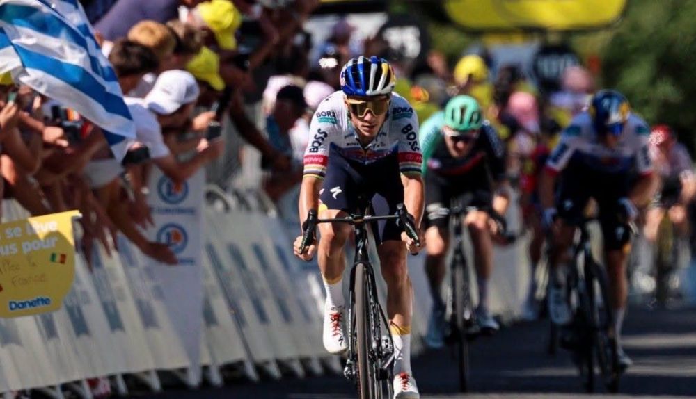 El ciclista Remco Evenepoel, durant una etapa del Tour de França. / À Punt El ciclista Remco Evenepoel, durant una etapa del Tour de França. / À Punt