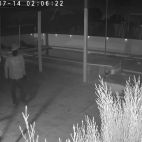 Les càmeres de seguretat capten un lladre a l'interior d'una de les cases de camp. Les càmeres de seguretat capten un lladre a l'interior d'una de les cases de camp.