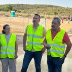 Reme Mazzolari, Vicent Mompó y Francisco Gómez en su visita a la planta.